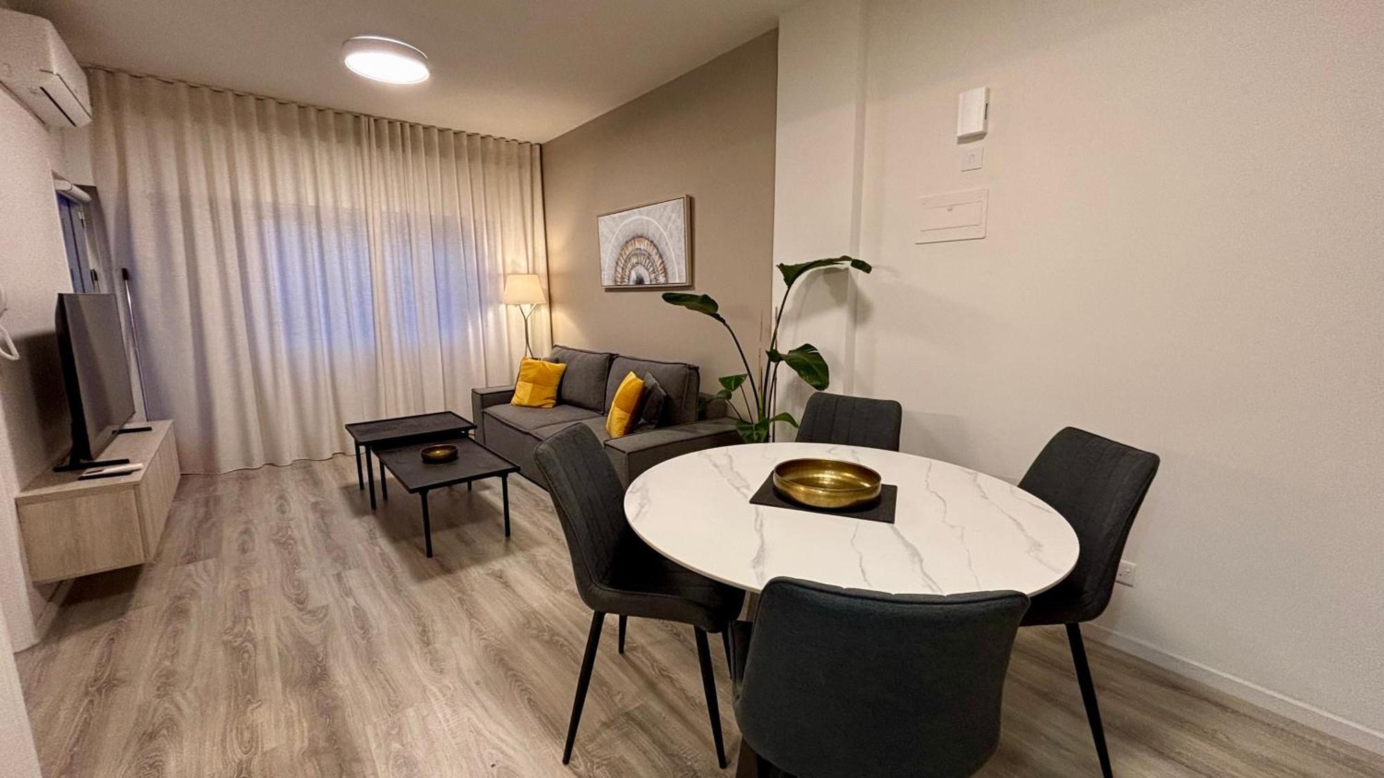 Seabreeze City Center Flats By Trulycyprus Limassol Exterior foto